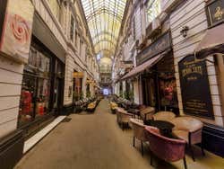 Pasajul Macca-Vilacrosse passageway
